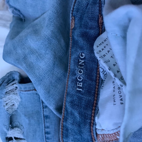 Very ripped light wash jeans! - Picture 3 of 4